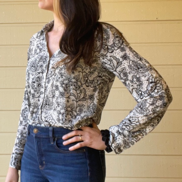 Express Patterned Women’s Blouse | sz Medium - Picture 3 of 5